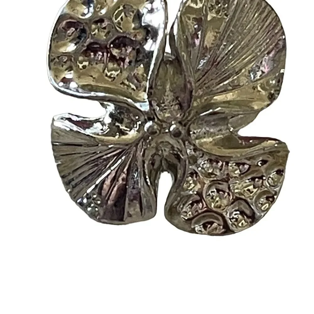 NWOT silver tone ring four petal flower design ring US size 6